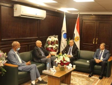 رئيس جهاز حماية المستهلك يستقبل نظيره بدولة السودان ونائبه 