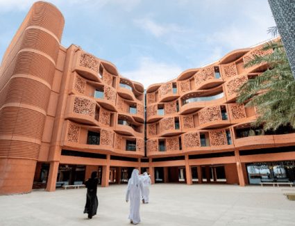 تخريج أبرز قادة قطاعي الأعمال والحكومي من البرنامج التنفيذي لجامعة محمد بن زايد للذكاء الاصطناعي