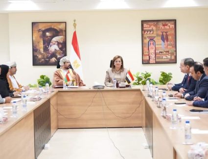 《السعيد》 تبحث مع وزير التجارة والصناعة وترويج الاستثمار العماني تعزيز التعاون المشترك 