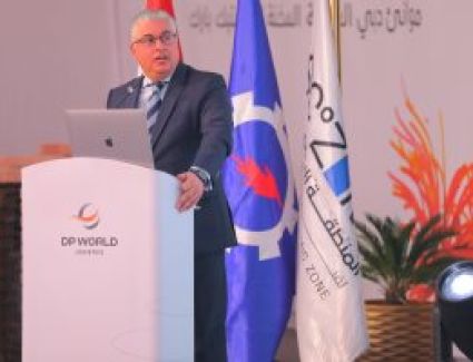  رئيس اقتصادية قناة السويس يشهد وضع حجر أساس منطقة موانئ دبي اللوجستية