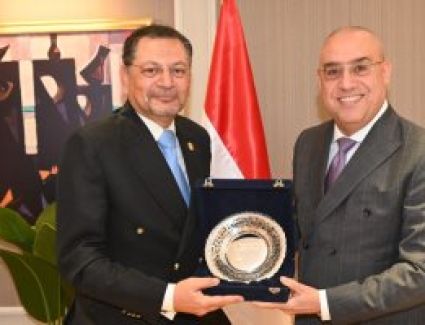 وزير الإسكان يبحث مع كلية التخطيط الإقليمي بجامعة القاهرة التعاون المشترك
