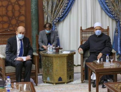 شيخ الأزهر لوزير الخارجية الفرنسي: اوربا مدينة لنبينا محمد.. وسنتتبع من يسئ للرسول في المحاكم الدولية