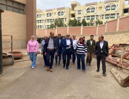 مسئولو " الإسكان " يتفقدون المشروعات الجارية بقطاع المرافق والطرق بمدينة القاهرة الجديدة