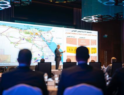 خلال زيارته فى عمان .. وزير الإسكان يعرض إنجازات الدولة المصرية فى مجال التنمية العمرانية خلال 9 سنوات بعهد الرئيس  السيسي