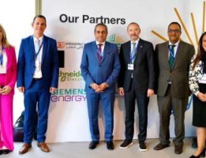 رئيس العاصمة الإدارية يلتقي مسؤولي شنايدر إلكتريك لبحث أحدث حلول ترشيد الطاقة