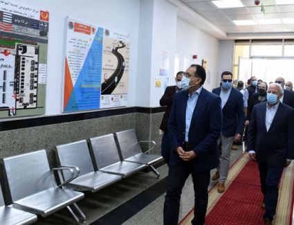 رئيس الوزراء يتفقد المركز التكنولوجي لخدمة المواطنين ببورسعيد