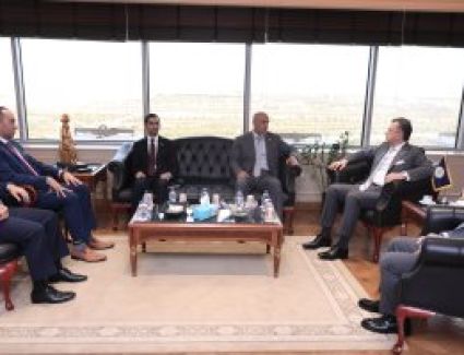 وزير السياحة يلتقي وفدا من أعضاء كلية الدفاع الوطني الإماراتية