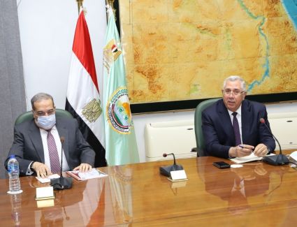 وزيرا الزراعة والإنتاج الحربي يبحثان تطوير مراكز تجميع الألبان
