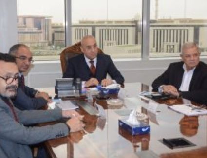 وزير الإسكان يتابع موقف تنفيذ مشروع تحسين نوعية المياه بمصرف كيتشنر