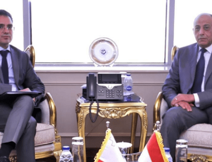 وزير الطيران المدني يبحث مع سفير جمهورية مالطا عدد من الموضوعات ذات الاهتمام المشترك فى مجال النقل الجوي