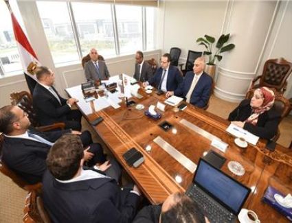 وزير الإسكان: توجيهات القيادة السياسية تؤكد التوسع في استخدام المنتجات المحلية