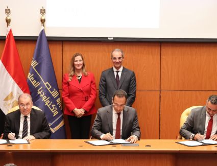 لبناء القدرات الرقمية للشباب.. «الاتصالات» توقع مذكرات تفاهم مع 30 شركة عالمية