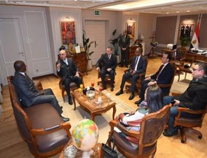 وزير الإسكان يعرض على نظيره الزيمبابوي التجربة العمرانية المصرية