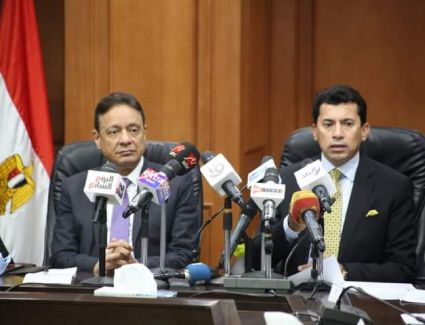 وزير الرياضة يبحث آليات مبادرة "مصر أولاً لا للتعصب" مع رئيس الأعلى للإعلام