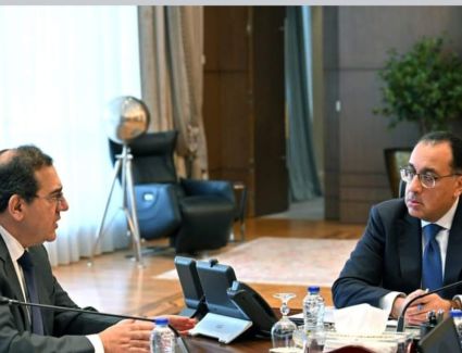 مدبولي يتابع الموقف التنفيذي للمبادرة القومية للتوسع في تحويل السيارات للعمل بالغاز الطبيعي