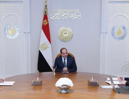 الرئيس السيسي يبحث مع مدبولي ومحافظ البنك المركزي أداء القطاع المصرفي