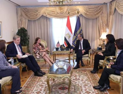 وزير الاتصالات يبحث مع سفيرة أمريكا بالقاهرة تعزيز التعاون