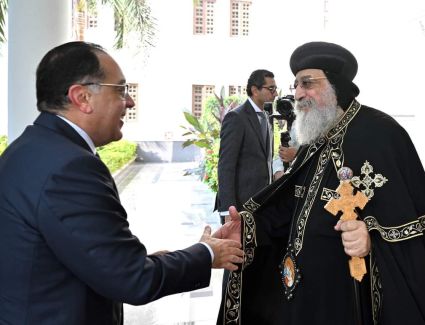 رئيس الوزراء يهنئ البابا تواضروس بعيد الميلاد المجيد بالكاتدرائية في العباسية