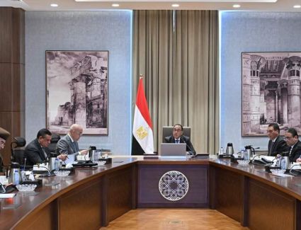 رئيس الوزراء يترأس اجتماع اللجنة الرئيسية لتقنين أوضاع الكنائس