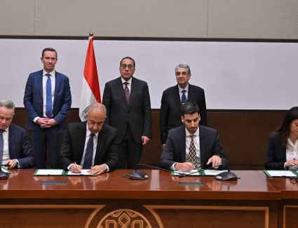  باستثمارات 1.5 مليار دولار.. توقيع اتفاقية حق الانتفاع لمشروع إنتاج طاقة الرياح بـ «خليج السويس» و«جبل الزيت»