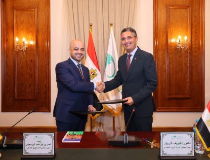 البريد المصري يوقع اتفاقية تعاون مع نظيره العُماني لتبادل الخبرات وتطوير الخدمات بين البلدين