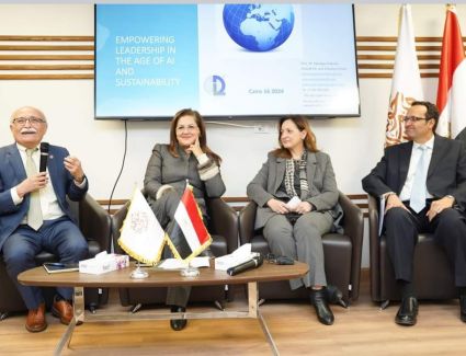 وزيرة التخطيط تفتتح مائدة مستديرة حول تمكين القيادة في عصر الذكاء الاصطناعي والاستدامة