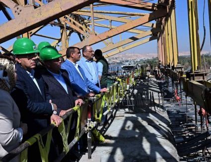 رئيس الوزراء يتفقد أعمال إنهاء مشروع محور بديل خزان أسوان
