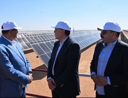 مدبولي يتفقد محطة الطاقة الشمسية التابعة لشركة "أكوا باور" بكوم أمبو