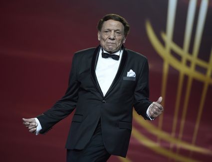 رسالة من «الزعيم» عادل إمام لجمهوره خلال حفل «جوي أواردز» في السعودية .. اعرف التفاصيل