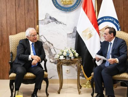 وزير البترول يبحث تجارة ونقل وتوزيع الغاز الطبيعى مع اليونان