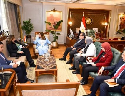 الهجرة: نرحب بالتعاون مع بنك التعمير والإسكان في ملف التدريب من أجل التوظيف في إطار المبادرة الرئاسية «مراكب النجاة»