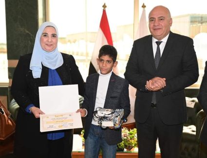  وزيرة التضامن تزور محافظة قنا.. وتكرم 5 طلاب لحصولهم على مراكز متقدمة في الذكاء الاصطناعي