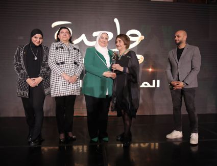 وزيرة التضامن الاجتماعي تمنح الفائزات بمسابقة 《واحدة جديدة 》 200 ألف جنيه لدعمهن