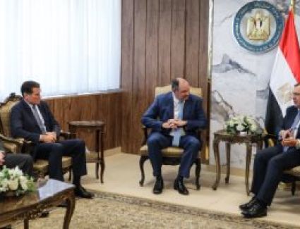 وزير البترول ورئيس «أباتشي» العالمية يستعرضان خطط وبرامج تكثيف عمليات الحفر الاستكشافي