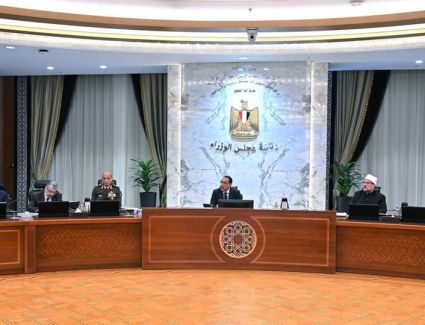 رئيس الوزراء يُقدم التهنئة لوزير الداخلية بمناسبة عيد الشرطة.. ويُثمن تضحيات رجال الشرطة البواسل دفاعاً عن الوطن