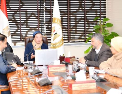 وزيرة البيئة تجتمع بإستشارى لجنة تقييم مشروع دمج التنوع البيولوجي بالسياحة في مصر