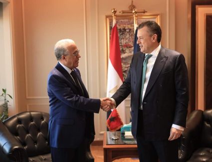 وزير السياحة والآثار يبحث مع سفير المملكة المغربية بالقاهرة سبل التعاون بين البلدين في مجال السياحة والآثار