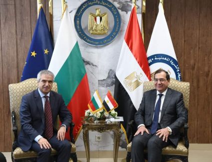 «الملا» يبحث مع وزير الطاقة البلغاري الفرص الاستثمارية المتاحة في مجالات البترول والغاز والتعدين والهيدروجين والطاقة الخضراء