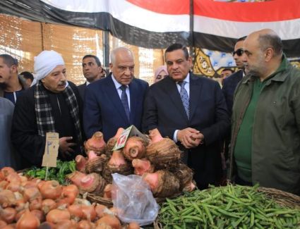 وزير التنمية المحلية ومحافظ الجيزة يتفقدان سوق الجملة بالسادس من أكتوبر