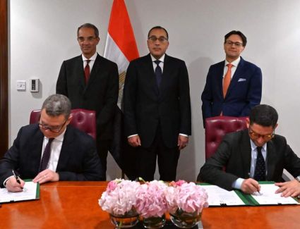 رئيس الوزراء يشهد توقيع اتفاقية تعاون بين «إيتيدا» و«شبكة المشرق العالمية» الإماراتية