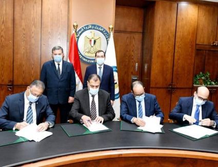 وزيرا قطاع الأعمال والبترول يشهدان توقيع بروتوكولات لتسوية المديونيات التاريخية بقيمة 13.5 مليار جنيه