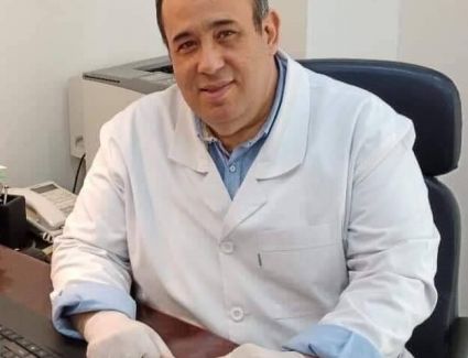 أحمد اللواح أول طبيب متوفي بفيروس كورونا 