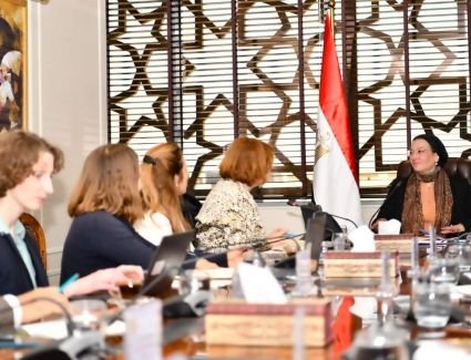 وزيرة البيئة تعقد اجتماعاً موسعاً مع ممثلى منظمة التعاون الإقتصادى والتنمية «OECD» حول سياسات النمو الأخضر فى مصر