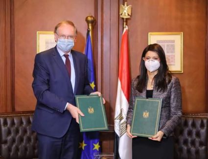 بقيمة 89  مليون يورو.. "المشاط" توقع تعديل برنامج دعم سياسات قطاع الصحة مع الاتحاد الأوروبي لمكافحة كورونا