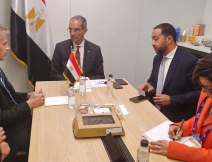 وزير الاتصالات يلتقى رئيس فوداكوم ويعقد مباحثات مع مسئولى الشركات العالمية