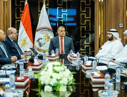 وزير الإنتاج الحربي يبحث مع «إيدج» الإماراتية سبل التعاون المشترك في مجال التصنيع العسكري