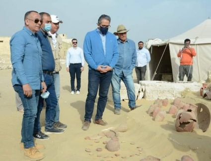 العناني وحواس ووزيري يتفقدوا كشف أثري كبير بجبانة سقارةالأثرية.. سيعلن عنه في مطلع 2021