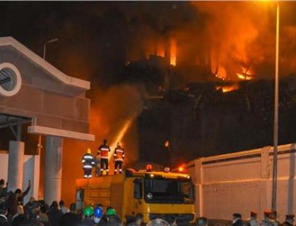 بـــ 16سيارة إطفاء.. السيطرة على حريق استمر  6 ساعات بميناء الإسكندرية