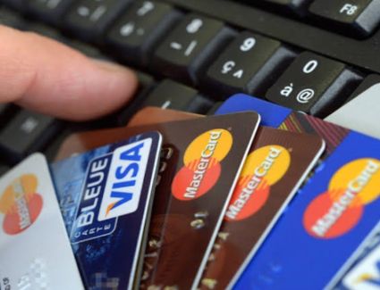 البنك المركزي:  750 مليون دولار حجم استخدامات البطاقات الائتمانية في الخارج