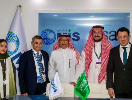 المعمّر لأنظمة المعلومات وساس تتعاونان بمجال الذكاء الاصطناعي وتحليلات البيانات